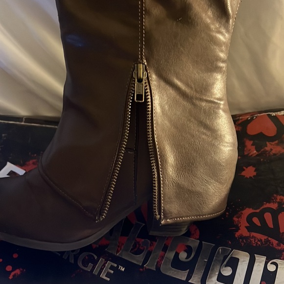 Fergalicious boots, Ledge by Fergie boots, size: 9.5 M, Color: Brown - Picture 6 of 15